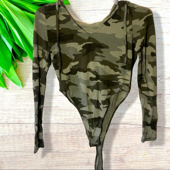 5for$15! ❤️ hooded army camo bodysuit - Picture 1 of 5